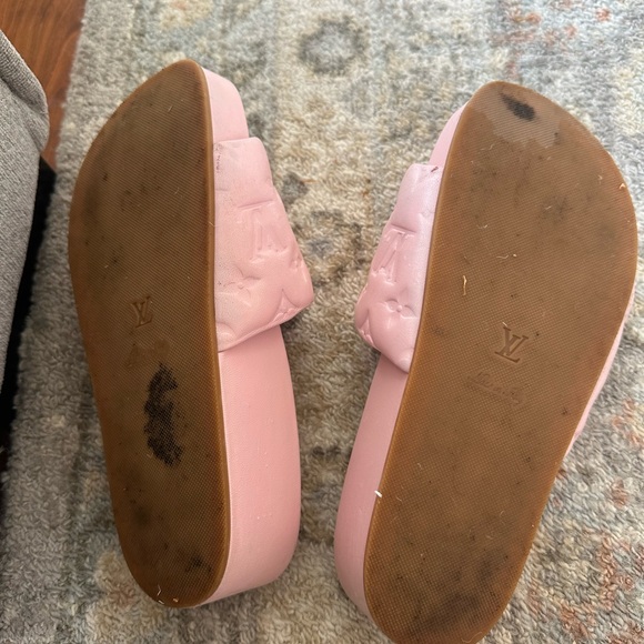 lightly worn pink louis vuitton slides - Picture 4 of 4
